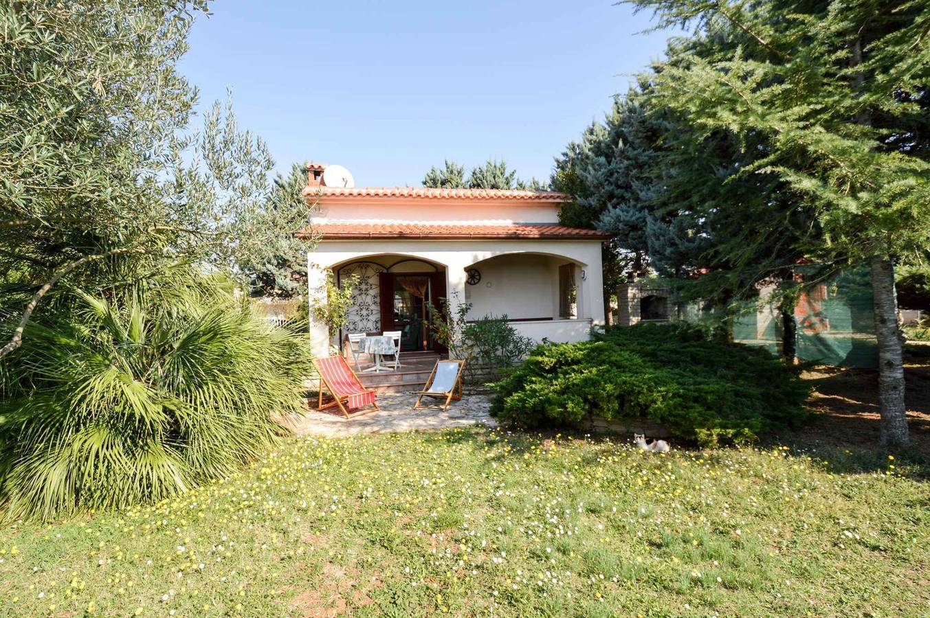 Ferienhaus mit Gartenterasse und Grill in Medulin Stadt, Medulin