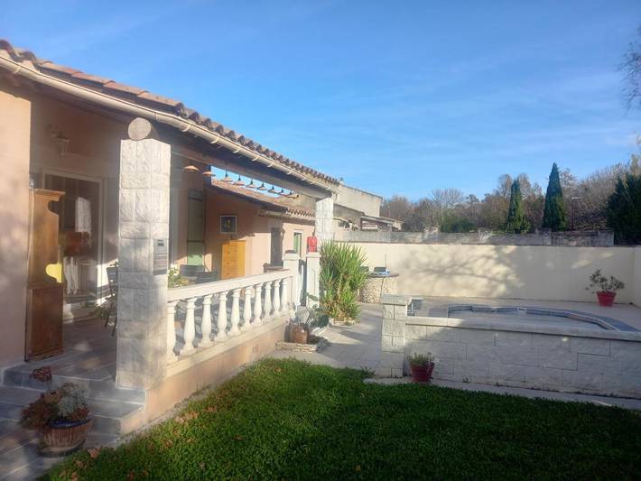Appartement de vacances pour 2 personnes, avec piscine ainsi que jardin et terrasse