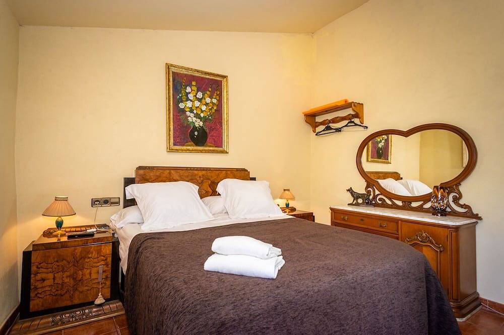 Casa rural con piscina y acceso privado al río in Vilademuls, Pla de l'Estany