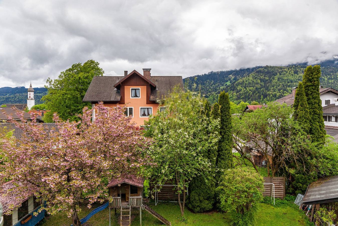 Ganze Wohnung, Ferienwohnung 'Aurikel' mit Bergblick, Balkon und Wlan in Garmisch-Partenkirchen, Bayerische Alpen