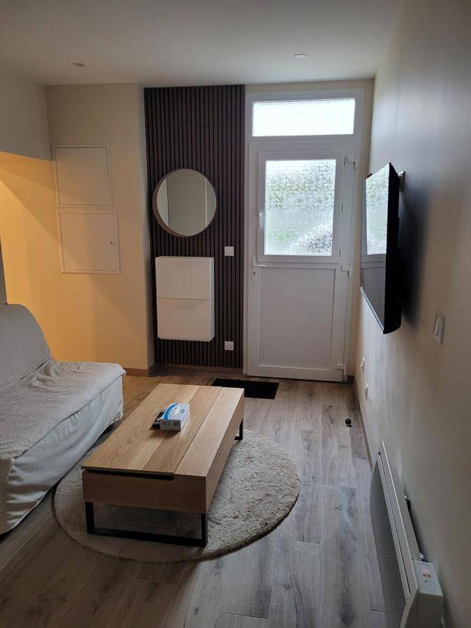 Appartement entier, One-Bedroom Apartment in Saint-Martin-Longueau, Oise