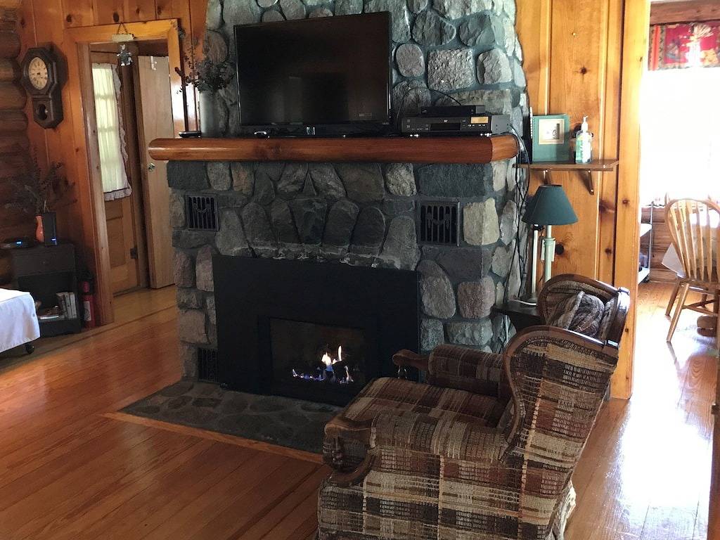Schöne 2-Zimmer-Blockhaus am südlichen Ende von Hubbard Lake in Hubbard Lake, Alcona County