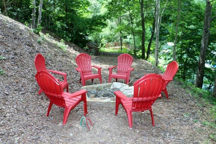 Vacation rental for 10 people, with balcony and yard in Seneca