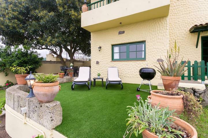 Villa for 6 people, with garden and terrace as well as hot tub, with pets - 1