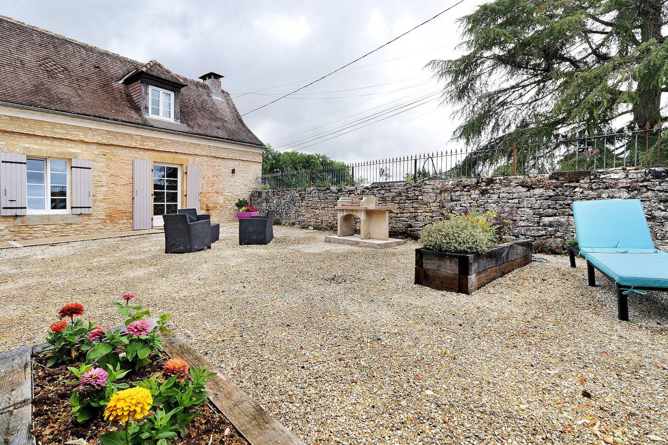Gîte du Pas de la Mignonne avec piscine privée, Wi-Fi et climatisation in Excideuil, Périgord Vert