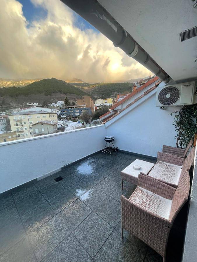 Gîte pour 4 personnes, avec terrasse et vue, animaux acceptés à Mijares