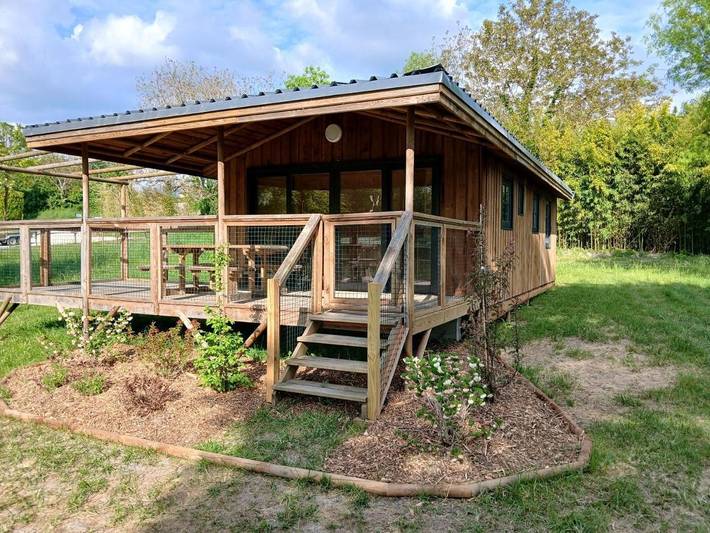 Camping pour 2 personnes, avec piscine et jardin ainsi que vue et bassin pour enfant, animaux acceptés dans Périgord Vert - 3