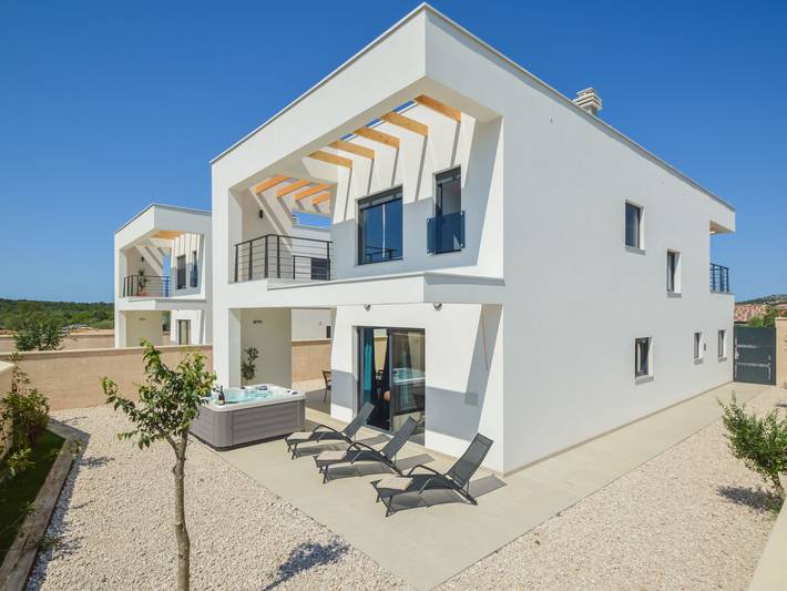 Ferienhaus für 6 Personen, mit Terrasse und Garten auf Murter