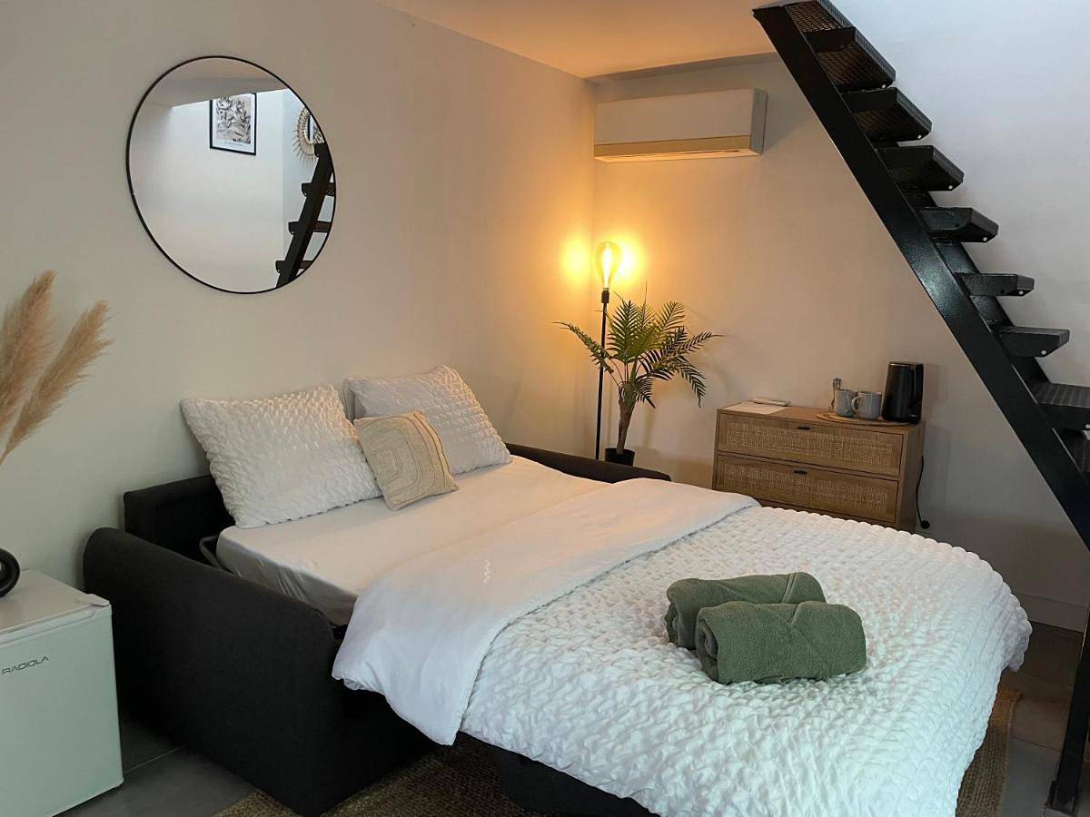 Family Room with Balcony in Trèbes, Région de Carcassonne