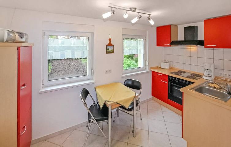 Gemütliche Wohnung mit Parkplatz, Terrasse und Internet, in der Nähe von Strand und Seen in Röddelin, Templin
