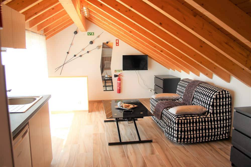 Apartamento inteiro, Estúdio Mansarda C/Pátio Privativo, 3 minutos a pé da Praia de Peniche in Peniche, Leiria distrito