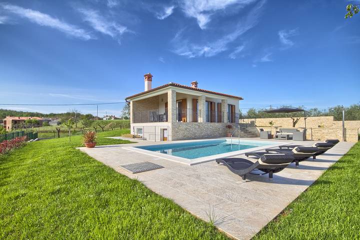 Villa pour 6 personnes, avec piscine et jardin ainsi que sauna et terrasse, animaux acceptés à Barban - 2