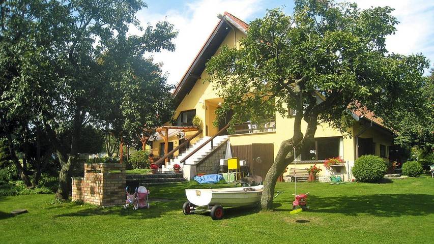 Vakantiewoning voor 6 personen, met uitzicht op het meer en terras in Wolin (eiland)