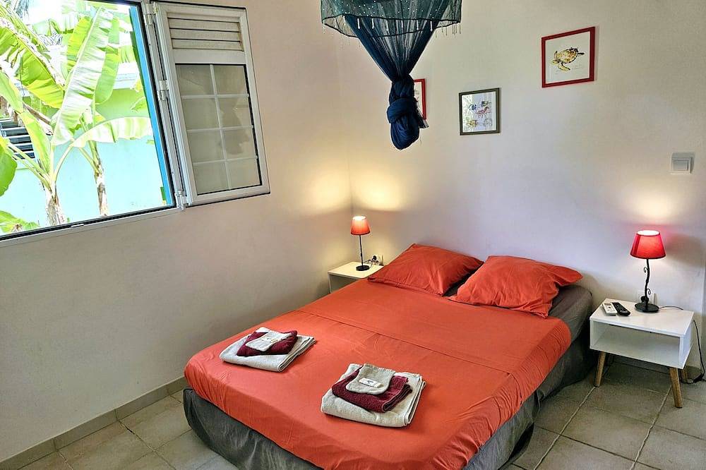 Villa F3 in the heart of the island, with swimming pool and Creole garden in Dikos, Martinique