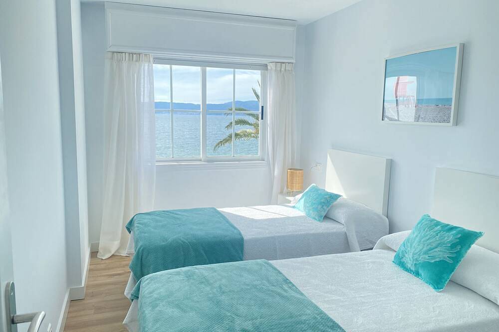 Entire apartment, Oh La Life! El Mar And Beachfront in Portosín, Porto do Son