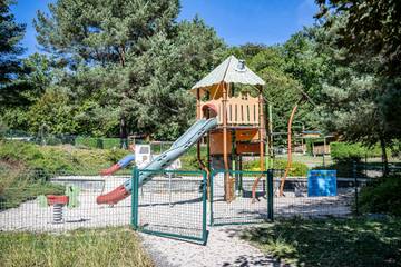 Camping pour 4 Personnes dans Aubazines, Région de Brive-la-Gaillarde, Photo 4