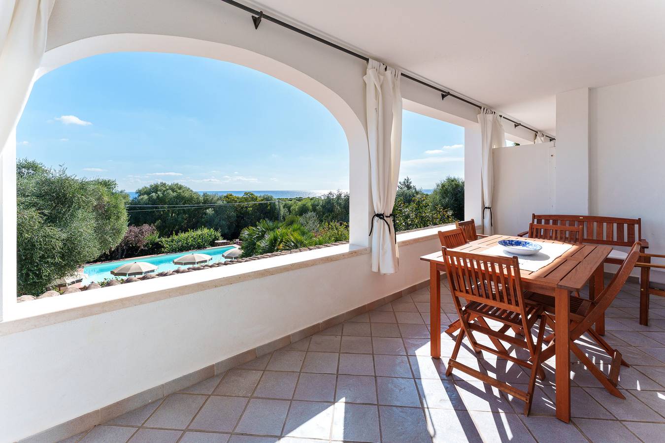 Appartement entier, Appartement de vacances "Villa Mula 3" avec vue sur la mer, Wi-Fi, terrasse et piscine partagée in Orosei, Province de Nuoro