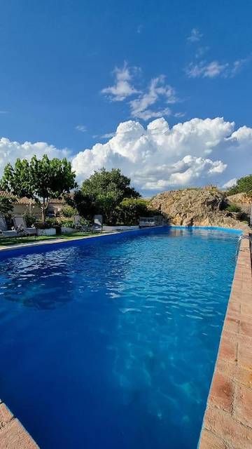 Casa rural para 23 personas, con vistas además de piscina y jardín en Provincia de Huesca