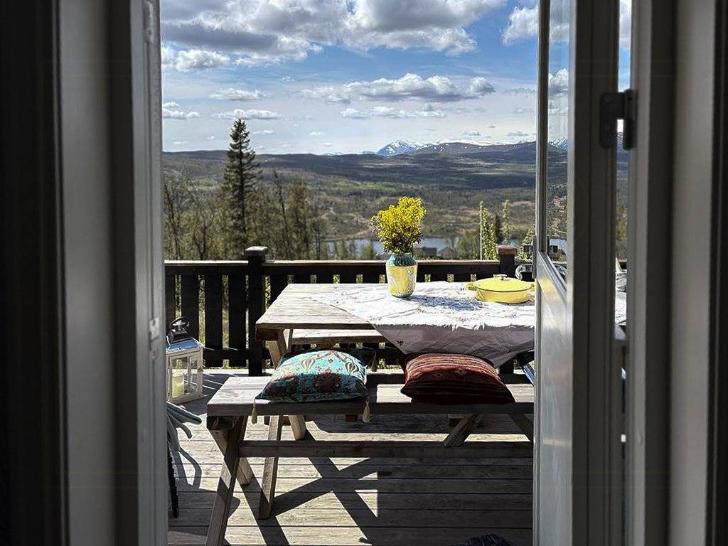 Modernisert tømmerhytte med utsikt mot fjellheimen in Vestre Slidre 