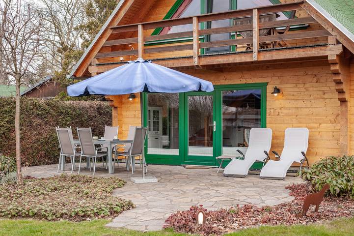 Ferienhaus für 4 Personen, mit Balkon und Garten sowie Sauna in Neukalen