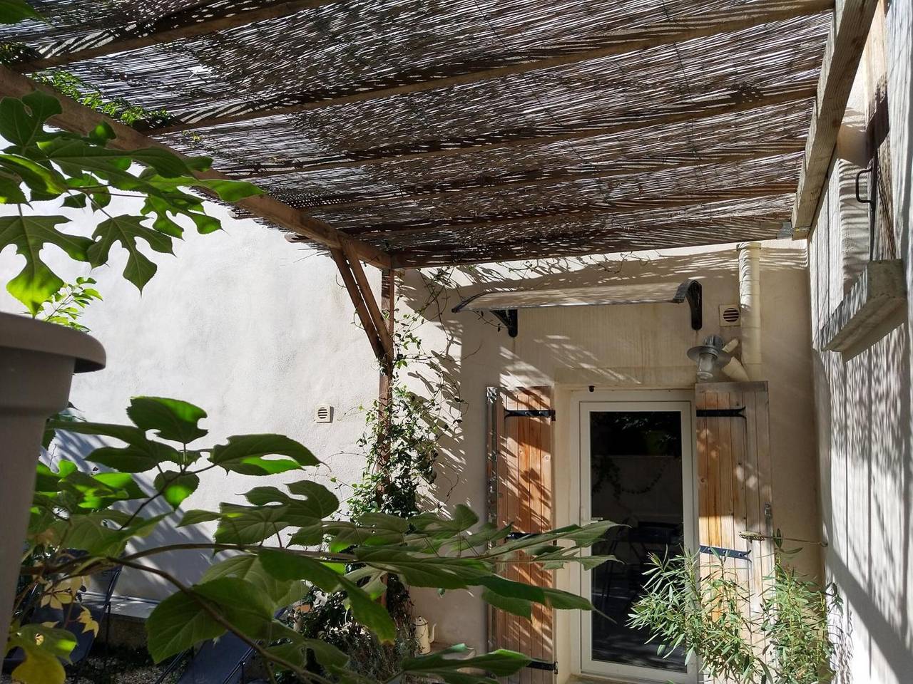 Ganze Wohnung, Cottage „Gîte Chez Augustine“ mit Wlan und Klimaanlage in Sarrians, Vaucluse