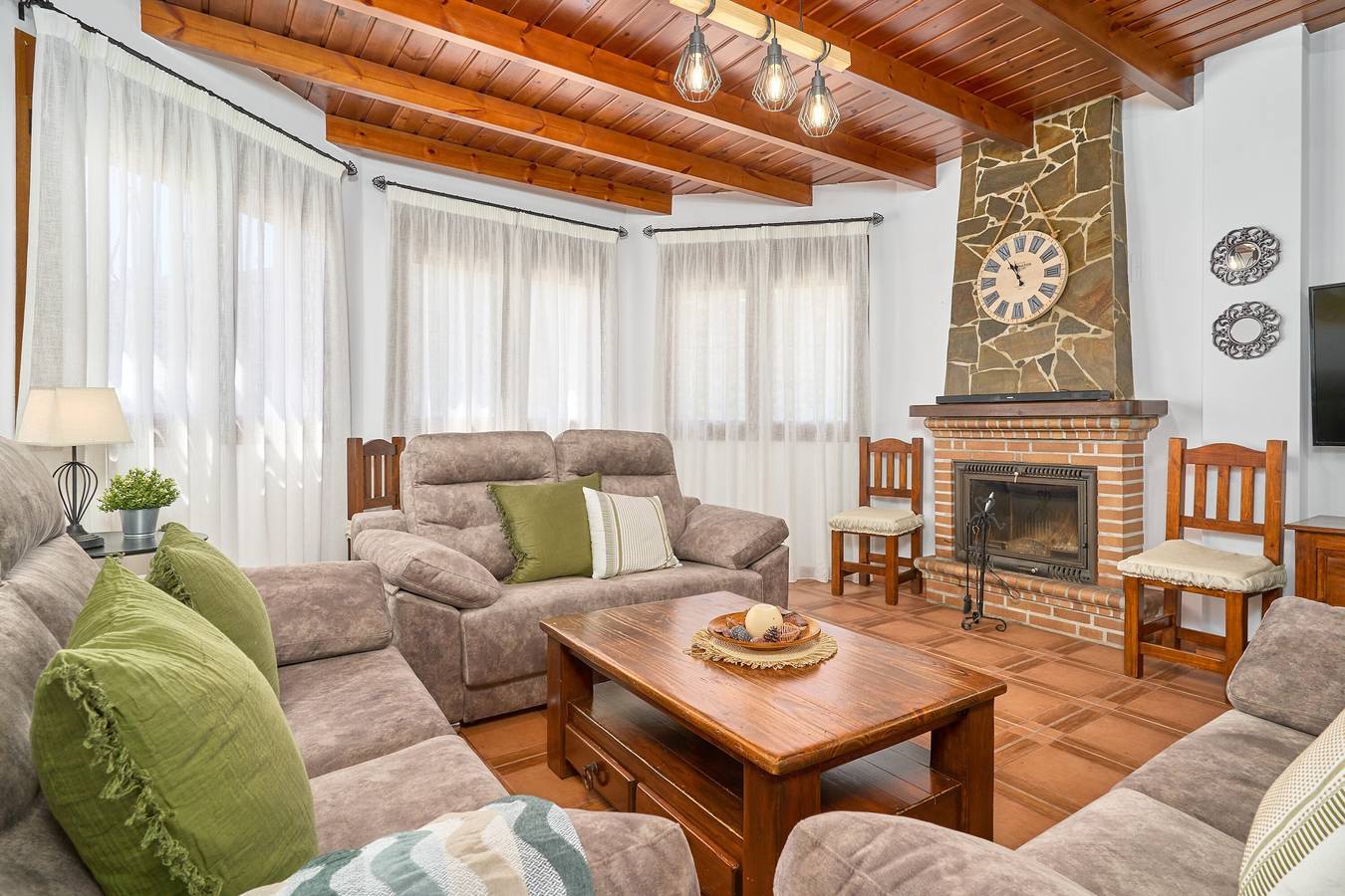 Chalet 'Villa Javier En Sayalonga' con vistas a la montaña, Wi-Fi y aire acondicionado in Sayalonga, Costa del Sol