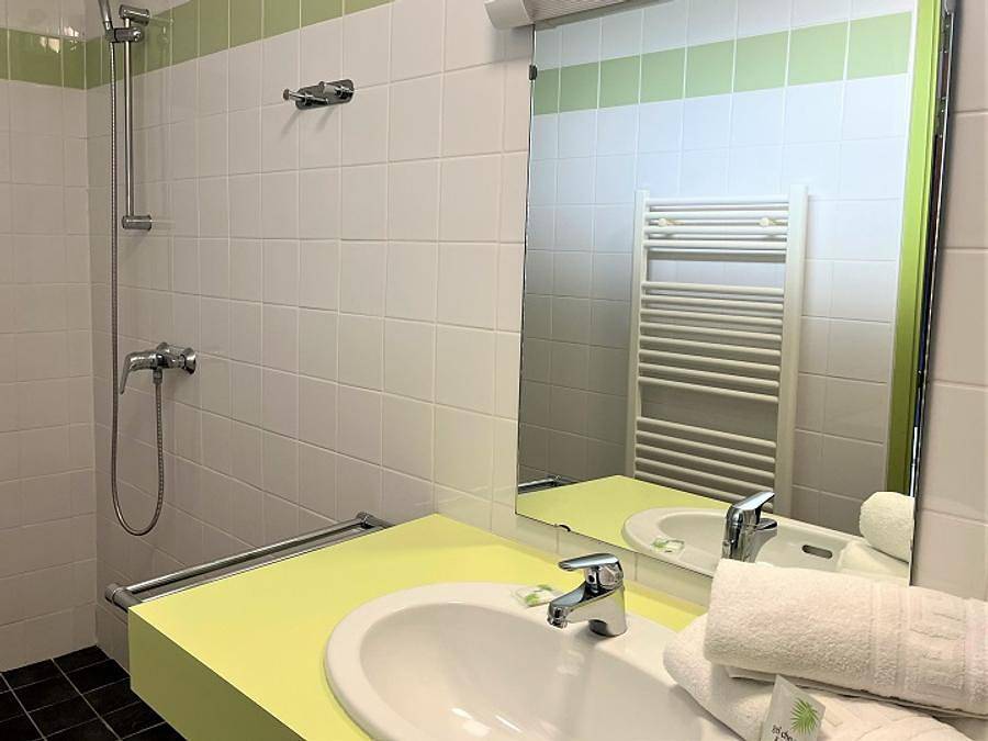 Camping Le Village loisirs de Goule - Zimmer 2 personen - Doppelzimmer in Bessais-le-Fromental, Saint-Amand-Montrond