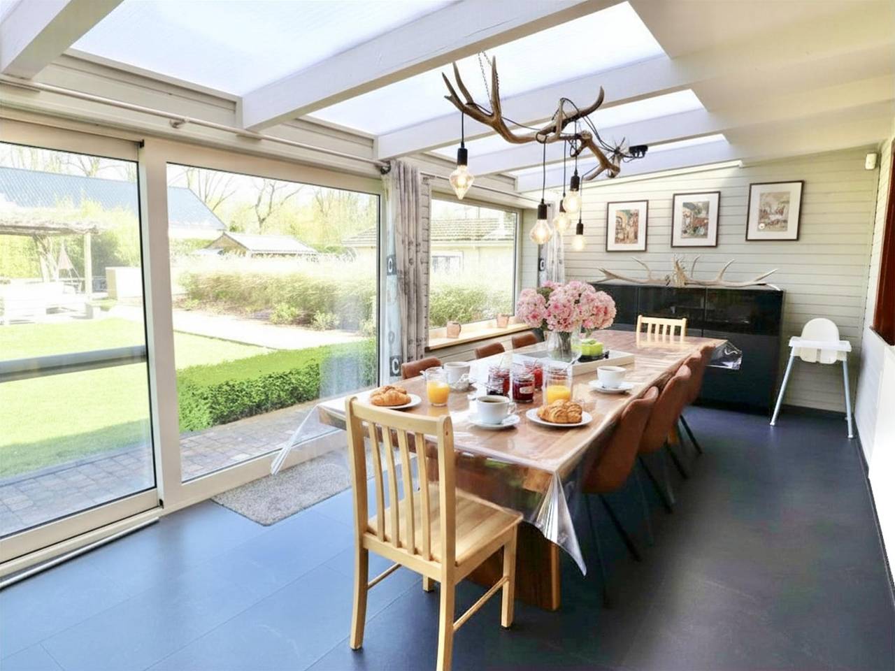 Pflegeleichtes Familienchalet mit großem Garten. in Érezée, Luxemburg Provinz