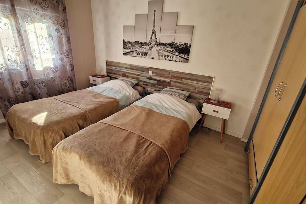 Gîte 4 *, avec piscine chauffée , sauna, espace fitness, pergola, sud Ardèche in Saint-Remèze, Privas (arrondissement)