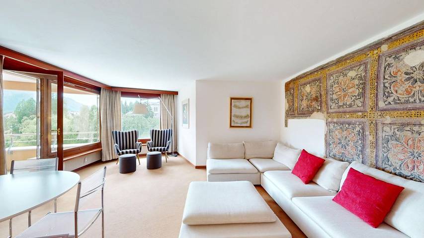 Ferienwohnung für 2 Personen, mit Balkon und Ausblick in Samedan
