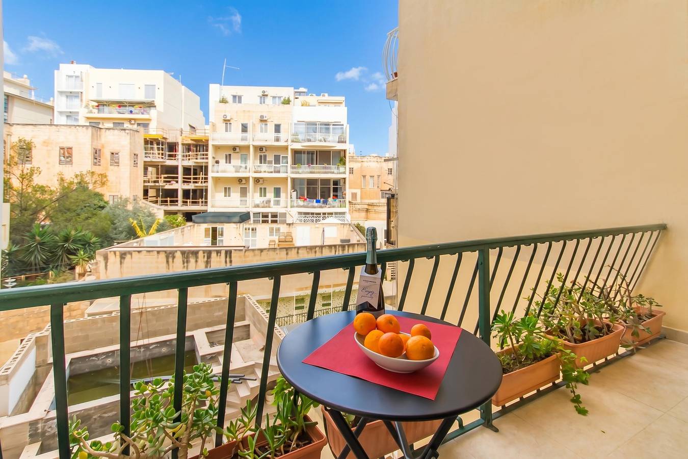 Ganze Wohnung, A Lovely Apart By The Sea Sliema in Tas-Sliema, Insel Malta