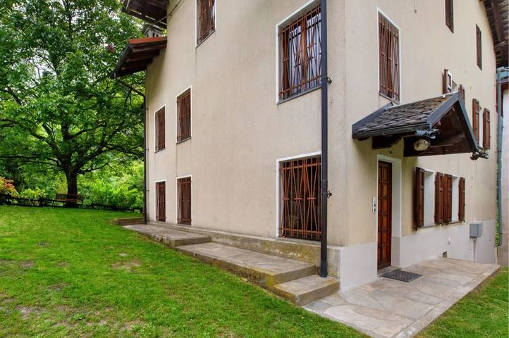 Hel lejlighed, Apartment 'Luéisch Ketschu 1' with Mountain View, Shared Garden and Wi-Fi in Riccourt, Comune di Issime