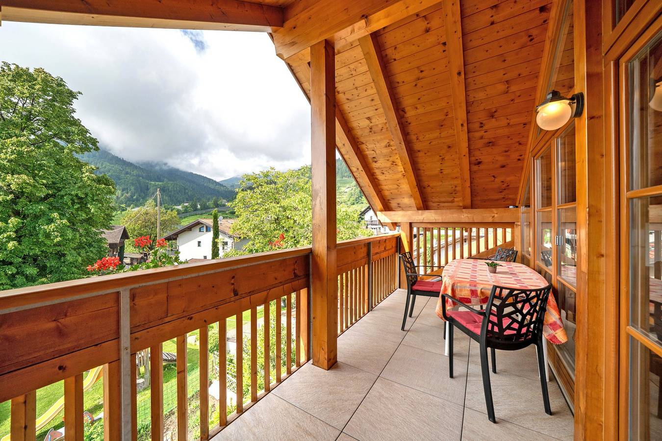 Ganze Wohnung, Ferienwohnung 'Stettnerhof Penegal' mit Bergblick, Terrasse, Gemeinschaftsgarten und Wlan in Völlan, Lana