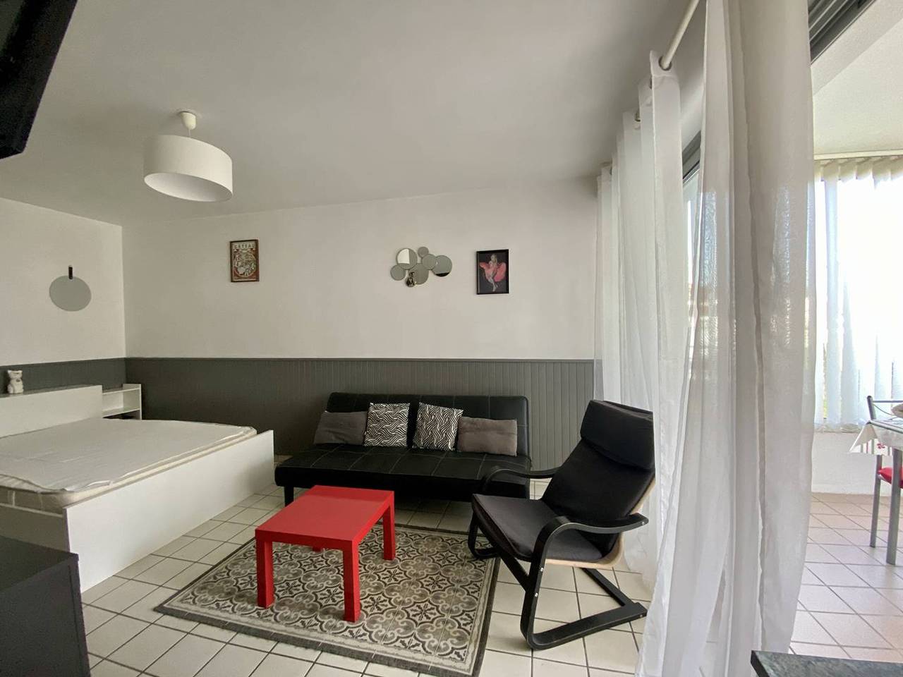 Ganzes Studio, Studio mit Terrasse in Cambo-les-Bains, Haustiere erlaubt, Parkplatz in der Nähe in Cambo-les-Bains, Bayonne und Umgebung