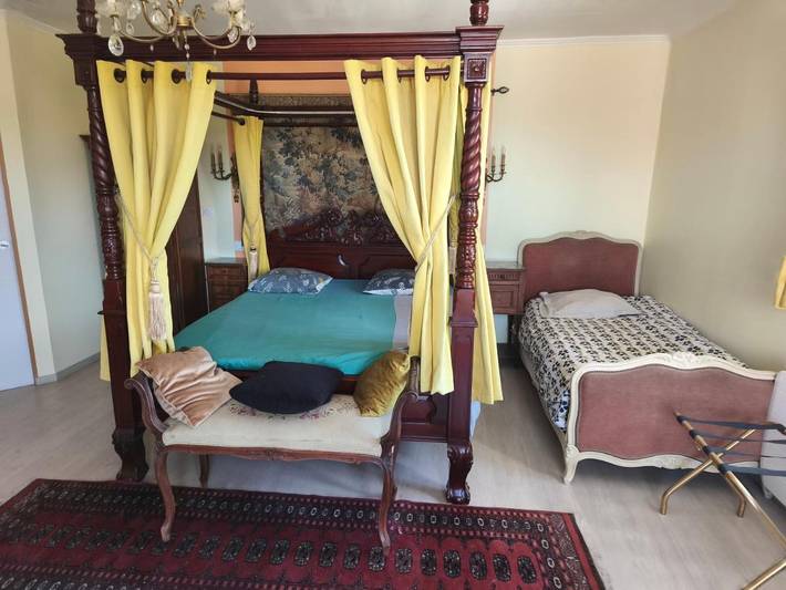 Gîte pour 4 personnes, avec Balcon et Terrasse ainsi que Piscine et Vue dans Til-Châtel