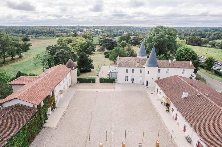 Location de vacances pour 13 personnes, avec piscine ainsi que vue et terrasse à Lignan-de-Bordeaux - 4