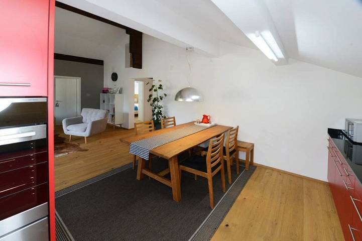 Ferienwohnung für 5 Personen, mit Balkon und Whirlpool sowie Terrasse und Garten