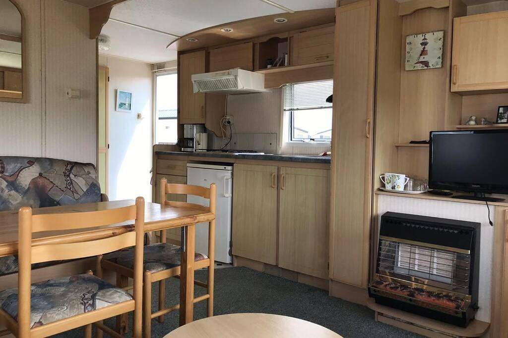 Ganze Wohnung, Knusse caravan camping Duinoord 300m van strand in Nes, Westfriesische Inseln