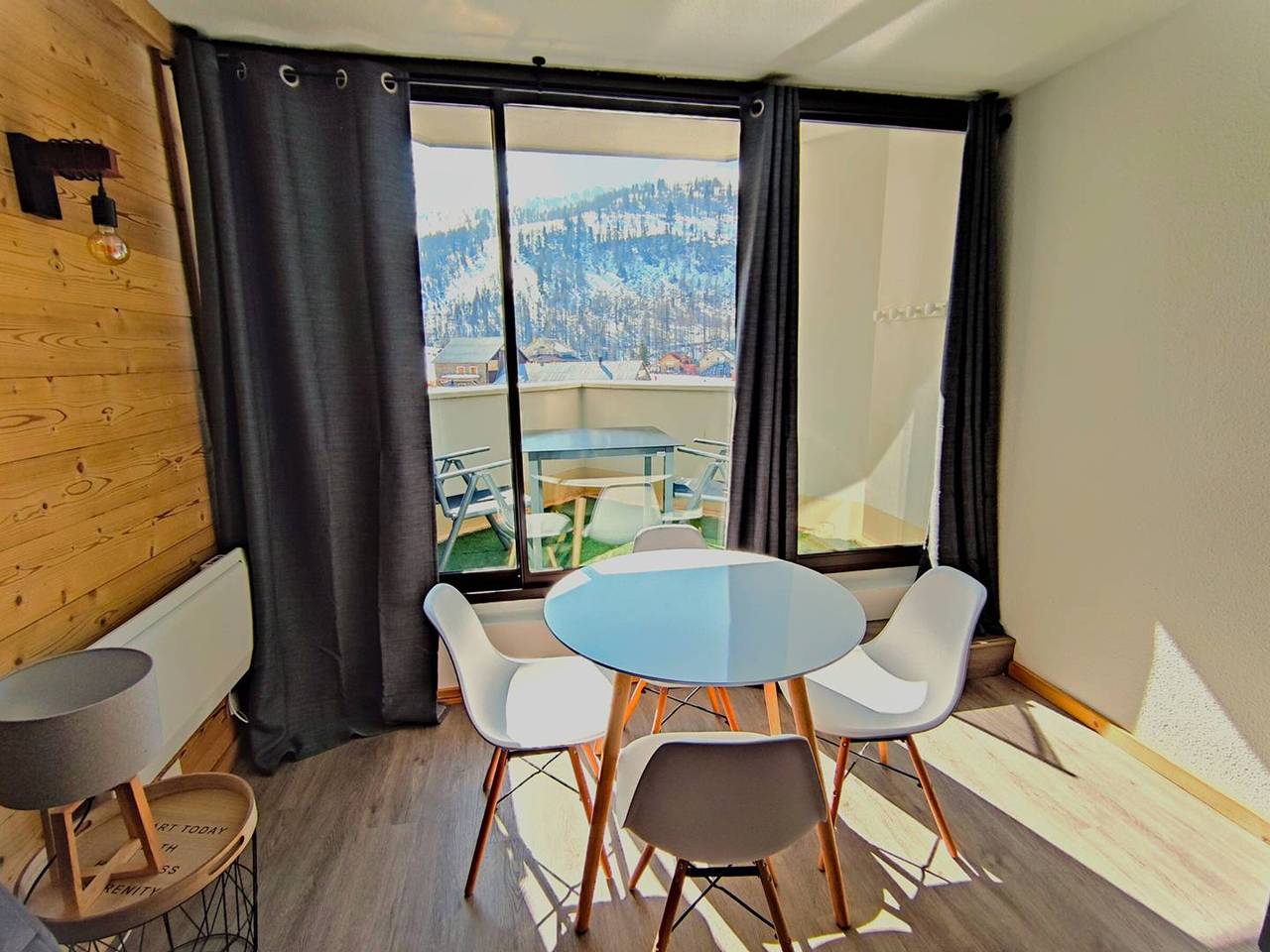 Entire apartment, Renovated 2-Room Ski-in/Ski-out, South-Facing Balcony, Close to Shops and Activities in Isola 2000, Isola