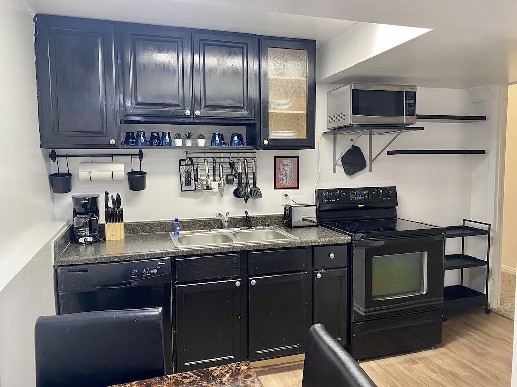 Lovely Basement Suite-2 bedrooms/1 bath with Full kitchen and laundry!!! in West Jordan, Salt Lake County (UT)