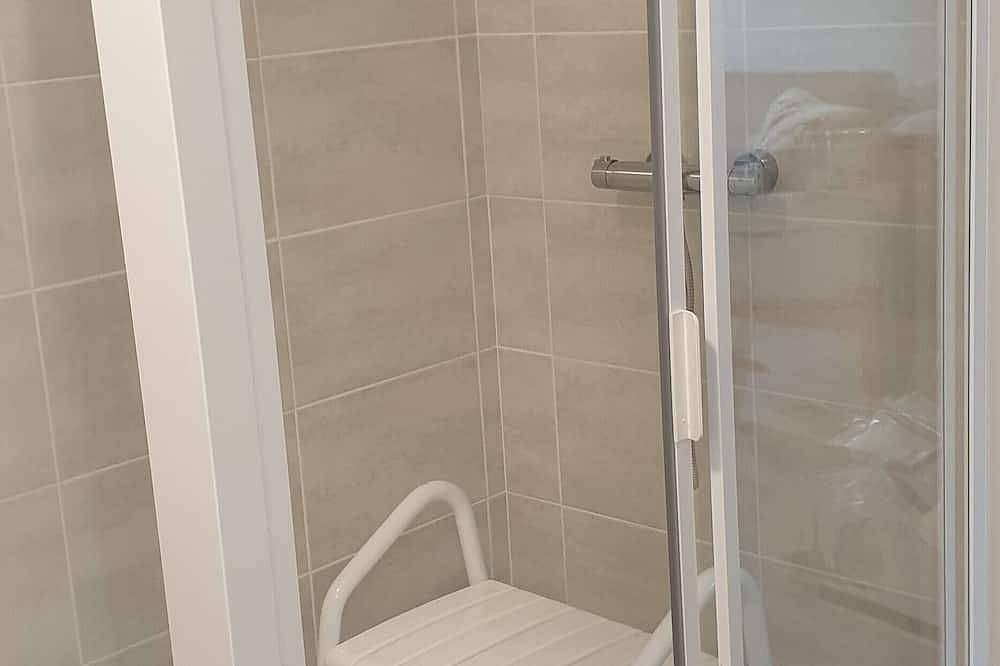 Entire apartment, Appartement Résidence Belle Époque à 10 Minutes des Thermes in Châtel-Guyon, Riom region