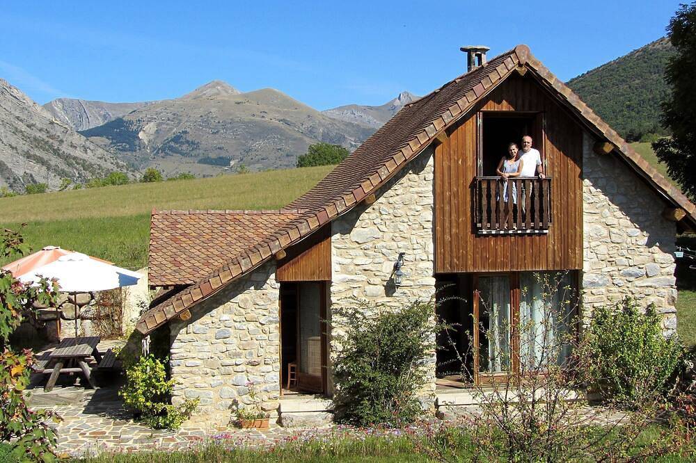 Au Clos de Lumière, un environnement exceptionnel : venez vous ressourcer ! in La Roche-des-Arnauds, Région de Gap