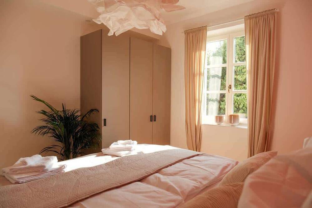Ganze Wohnung, Haustierfreundliche Komfort-Fewo mit 2 Schlafzimmern & Wintergarten in Neustadt an der Weinstraße, Deutsche Weinstraße