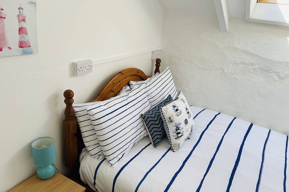 Cornish cottage 100m to the beach. (Portreath north coast near st ives) in Portreath, Cornwall