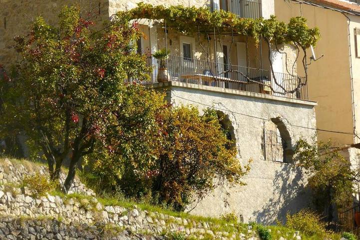 Gîte pour 9 personnes, avec balcon à Toudon