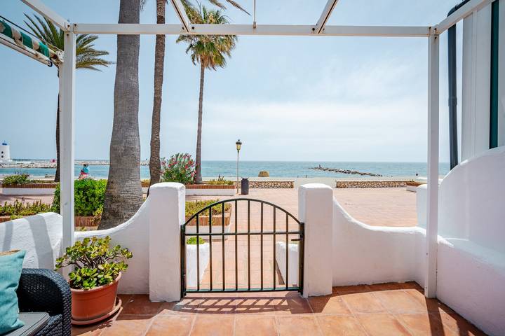 Ferienwohnung für 2 Personen, mit Meerblick und Balkon sowie Terrasse und Pool in Manilva
