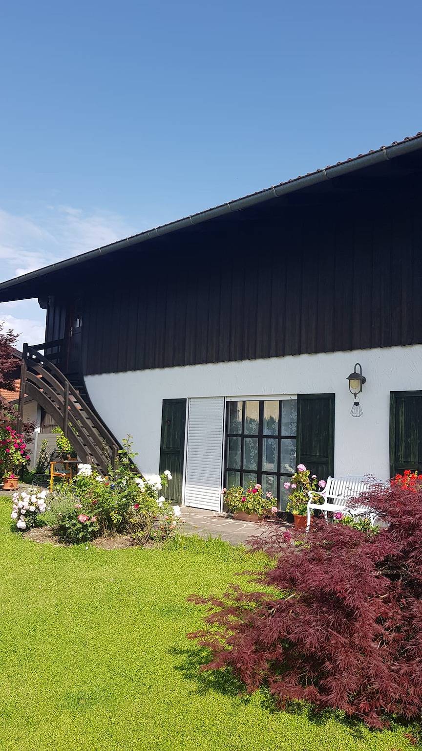 Ganze Ferienwohnung, Hofmann Judith - Ferienwohnung 85 qm f. 2 - 5 Pers. 2 sep. Schlafzimmer, Westbalkon mit Bergblick in Grassau, Chiemsee