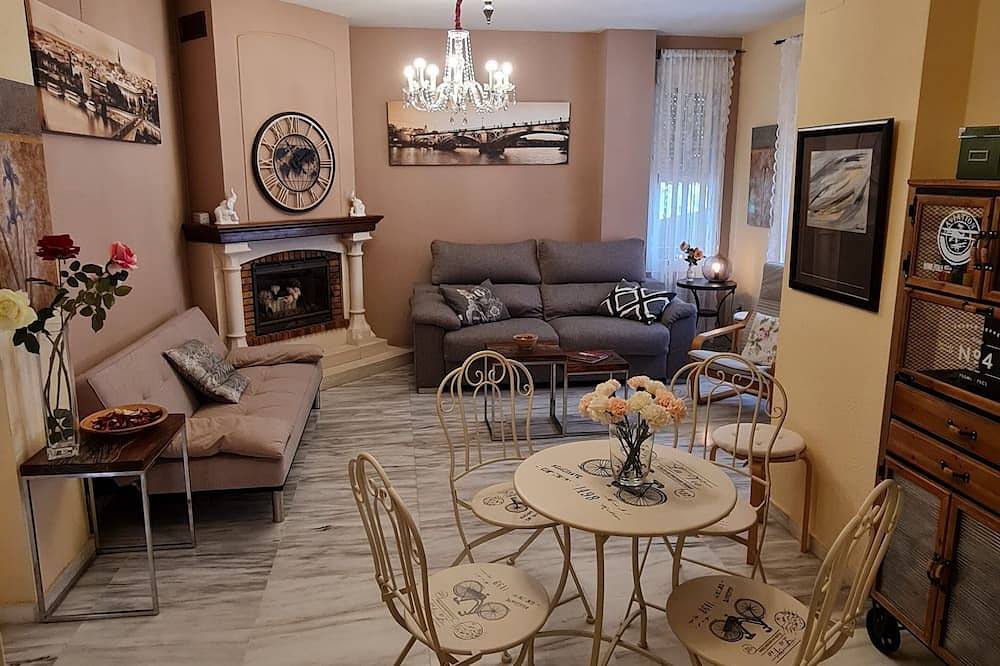Beautiful house with pool 10 minutes from the center of Seville. City views in Valero Chico, Castilleja de la Cuesta