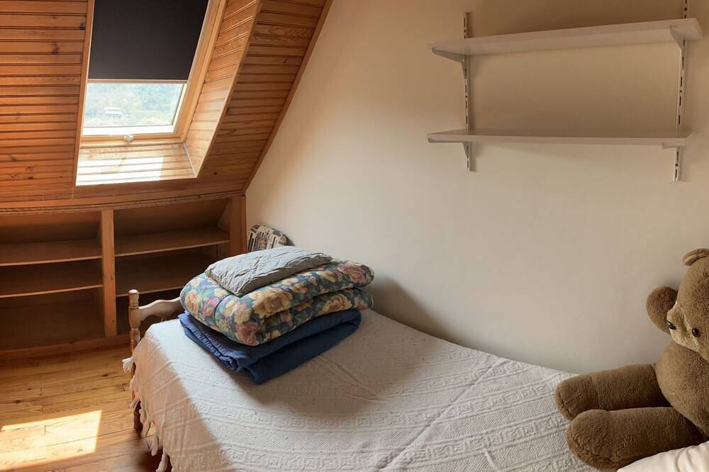 Ferienhaus-Ensuite mit Bad-Bergblick in Chambon-sur-Lac, Regionaler Naturpark Volcans d'Auvergne