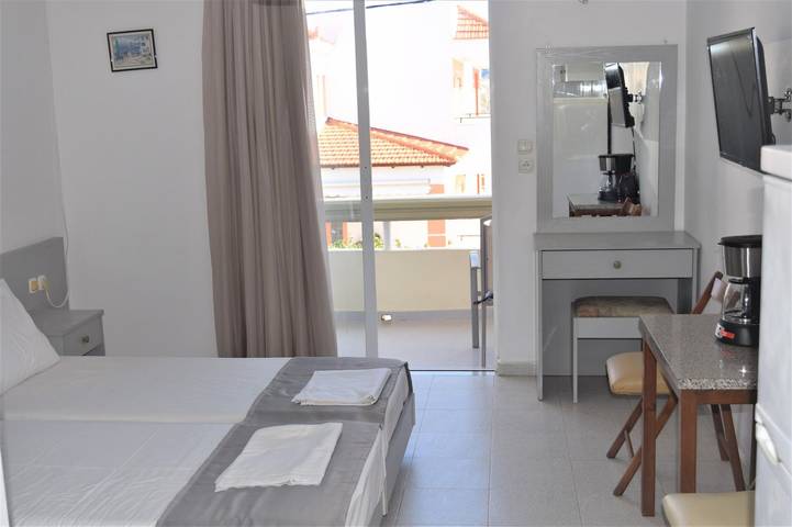 Studio voor 2 personen, met terras en tuin op Rhodos